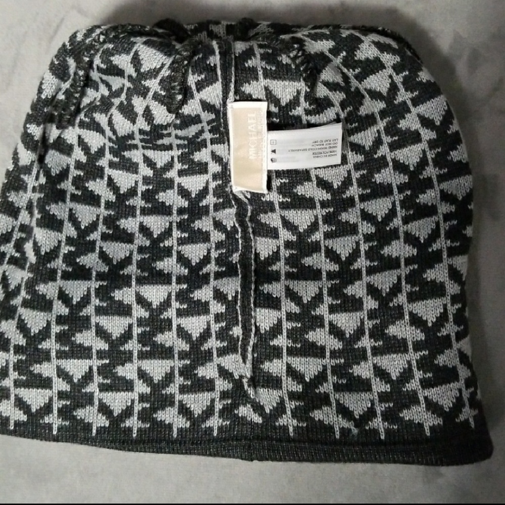 Michael Kors MK signature Beanie - Picture 3 of 3